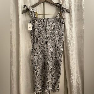 Express snakeskin print bodycon dress Size: Medium